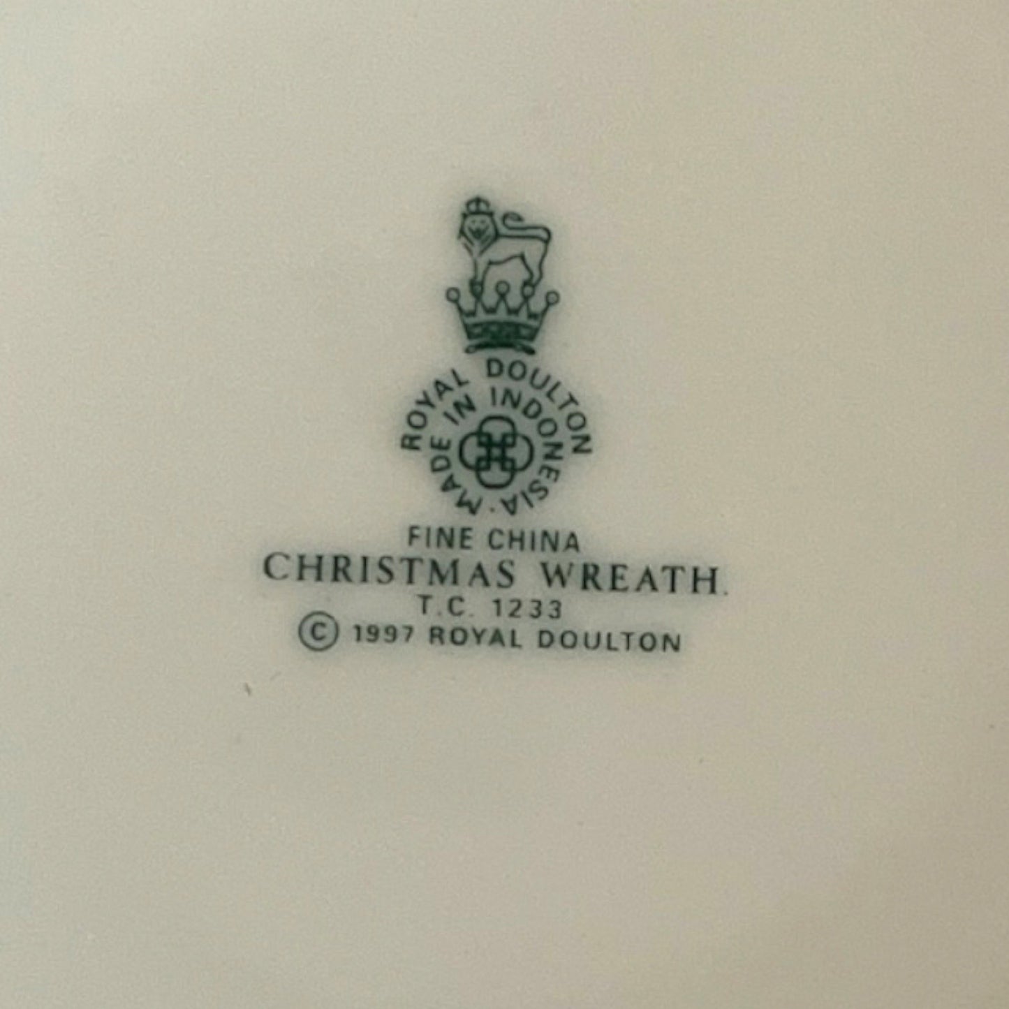 Royal Doulton Christmas Wreath Fine China Mug – 1997 Holiday Collectible with Original Box