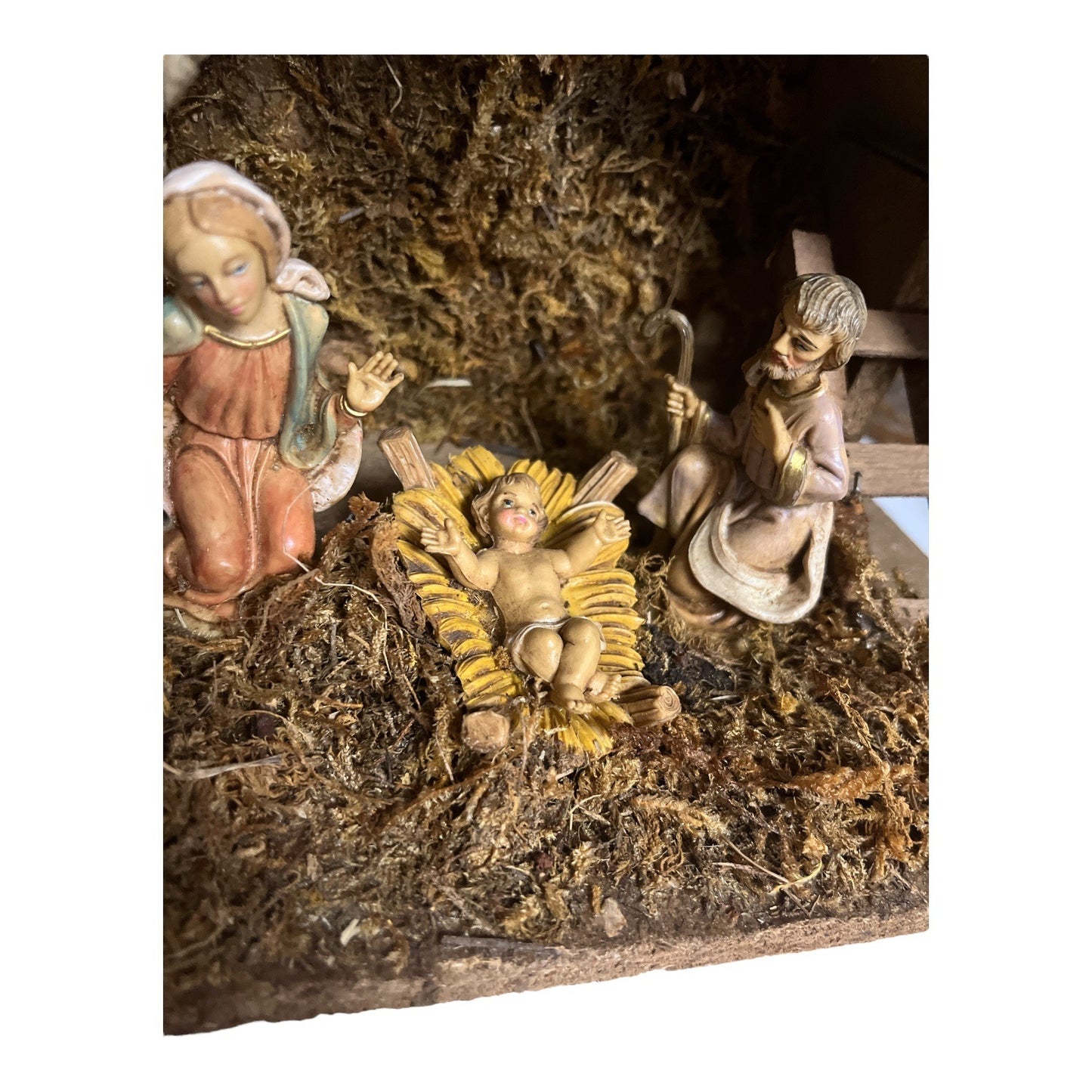 Vintage Italian Nativity Set – Bark Roof Manger Scene with Holy Family & Gloria Angel – 1980s Christmas Crèche – Made in Italy, 12x9x7
