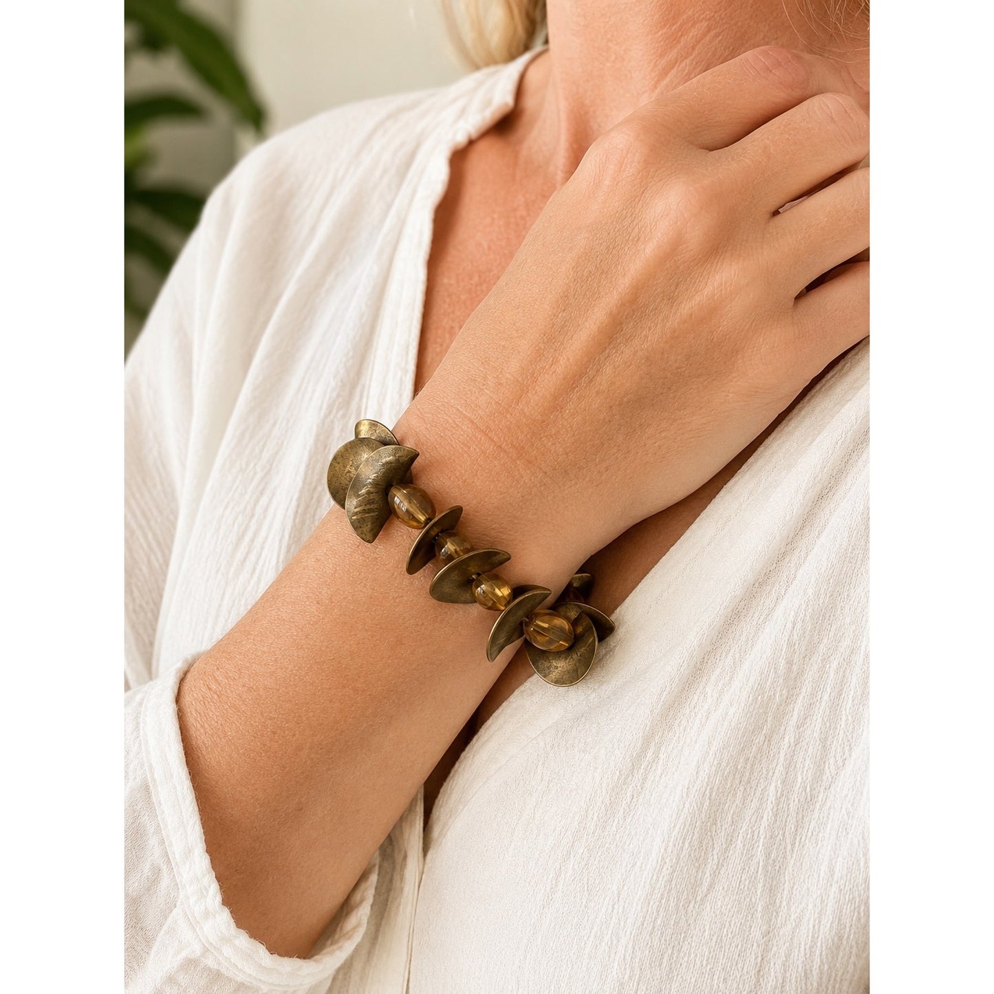 Vintage Artisan Brass Tone Abstract Leaf Stretch Bracelet Amber Acrylic Beads Boho Modernist