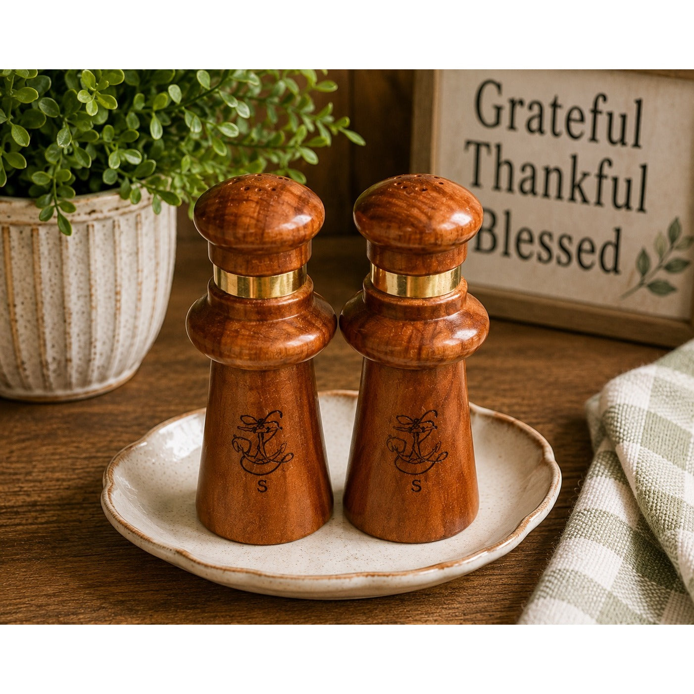 Vintage Florida Wooden Salt Shakers Pair Turned Wood Flamingo Souvenir Mid Century