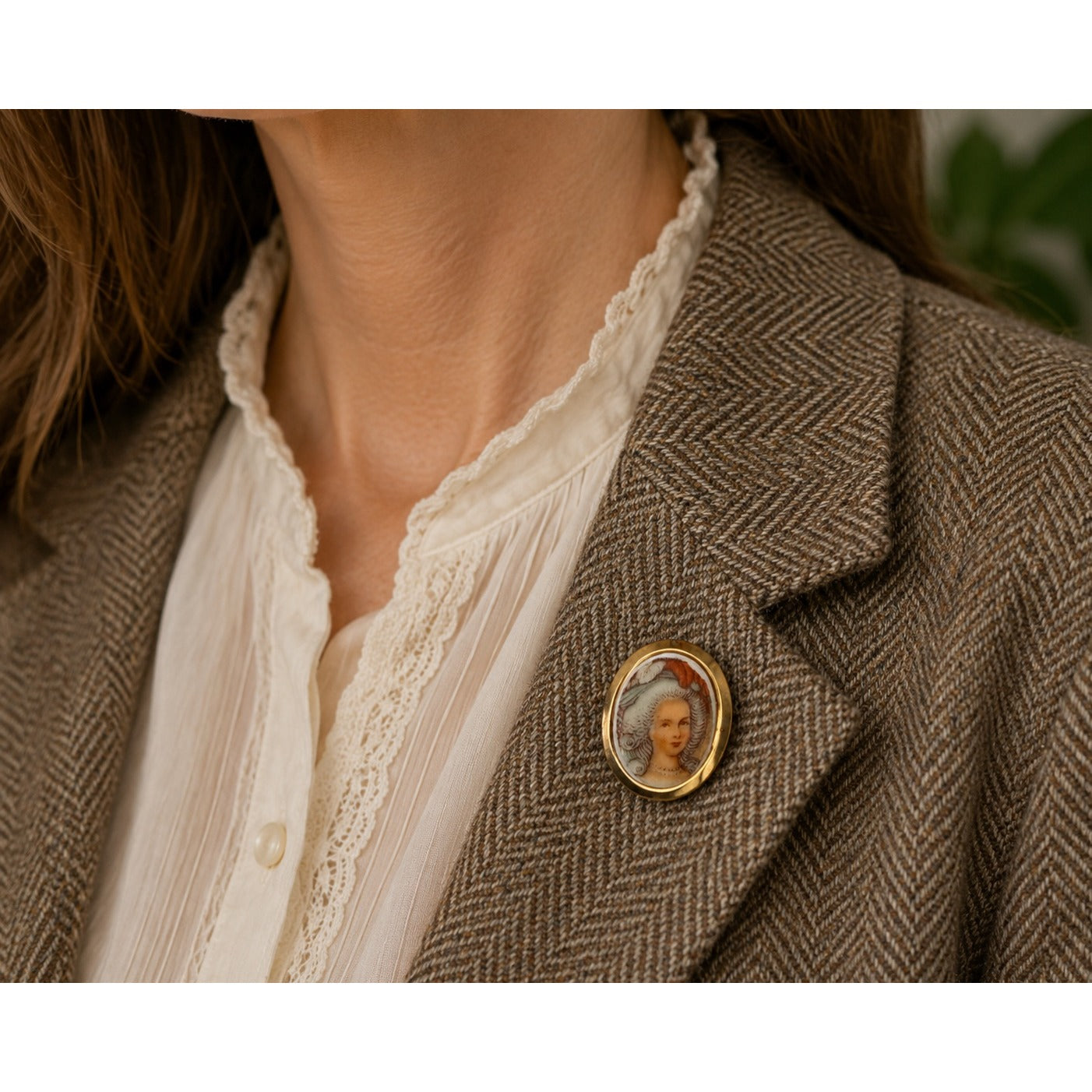 Vintage Victorian Lady Portrait Cameo Brooch Gold Tone Oval Pin