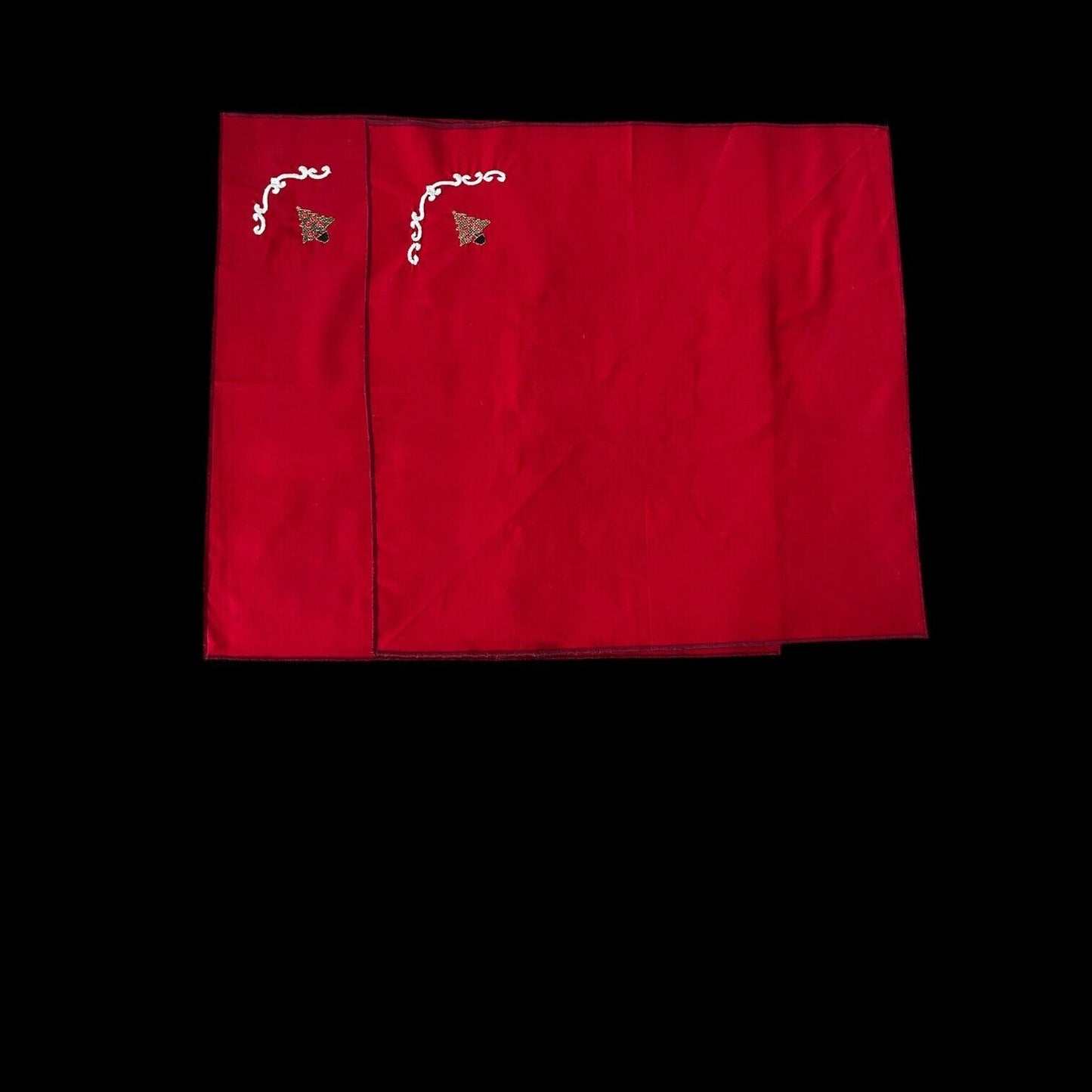 Vintage Red Embroidered Christmas Napkins – Set of 2 – 18"