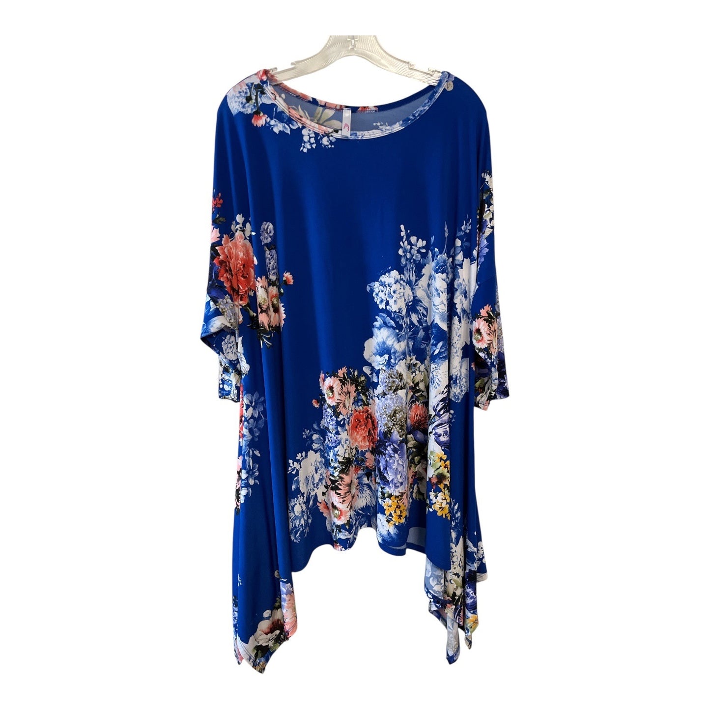 Women’s 2X Blue Floral Sharkbite Tunic & Solid Yellow V-Neck Top