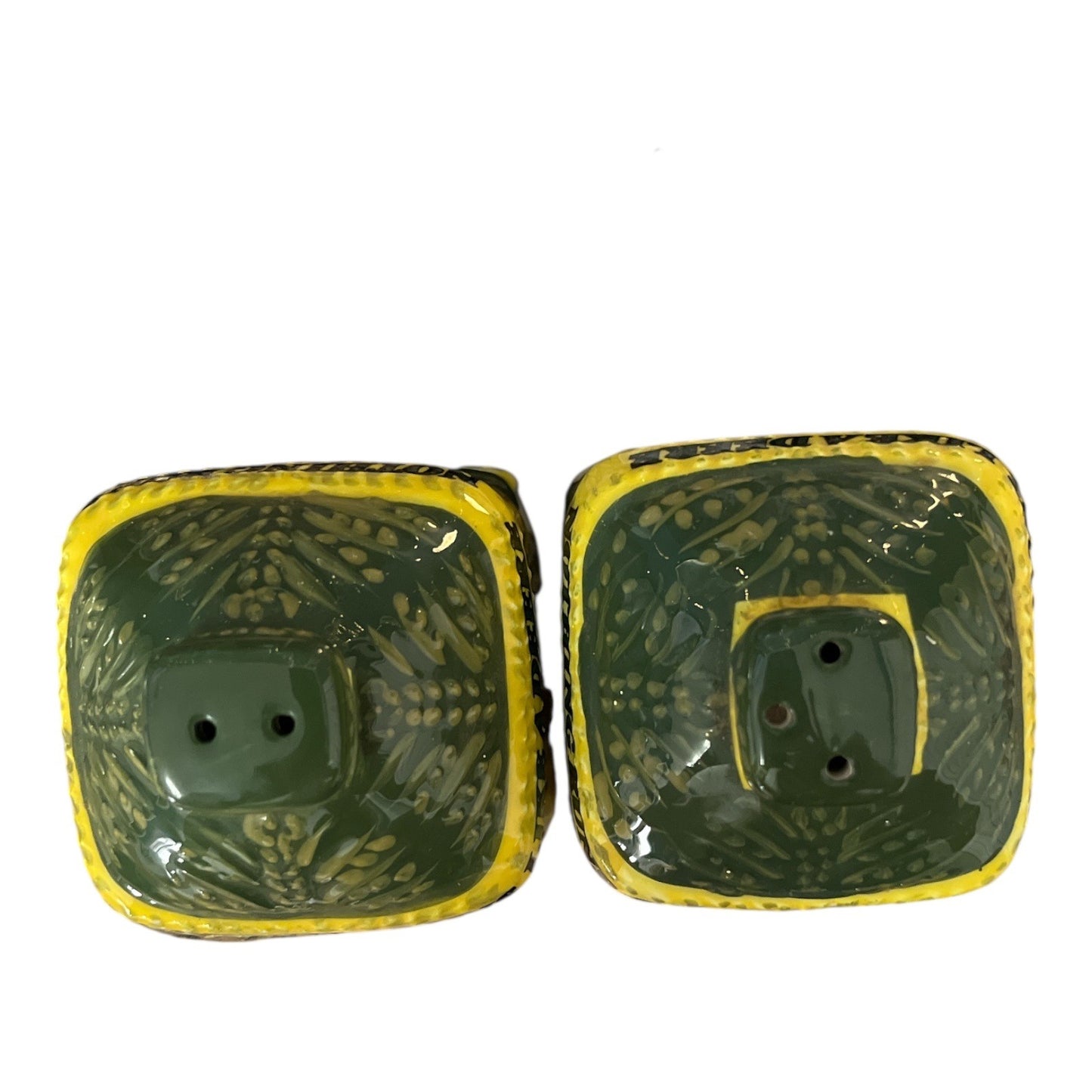 John Deere Ceramic Salt & Pepper Shaker Set by Gibson – “Nothing Runs Like a Deere” – Vintage Licensed