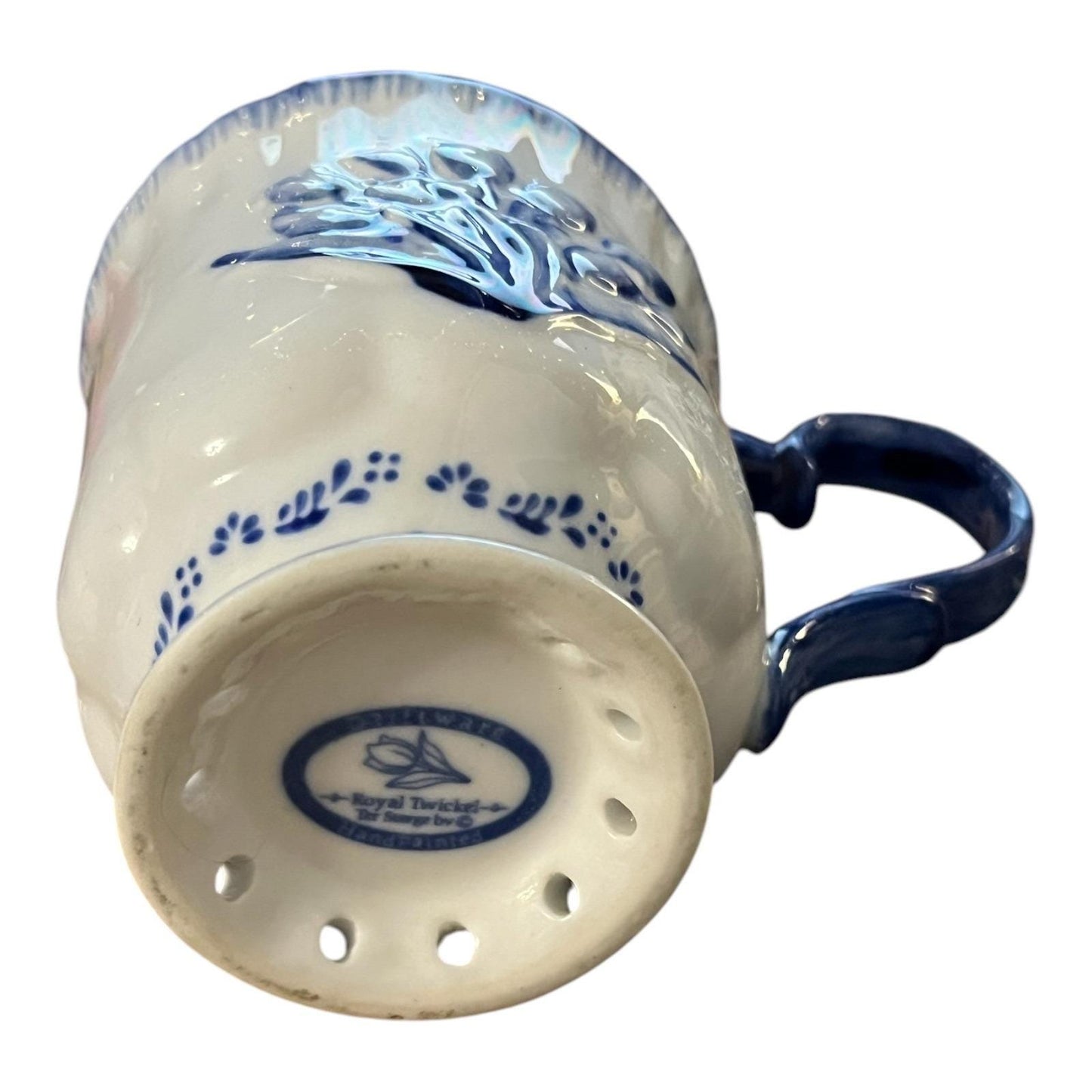 Vintage Royal Twickel Delftware Mug – Hand-Painted Blue Tulip Design – 3.75" x 3.25"