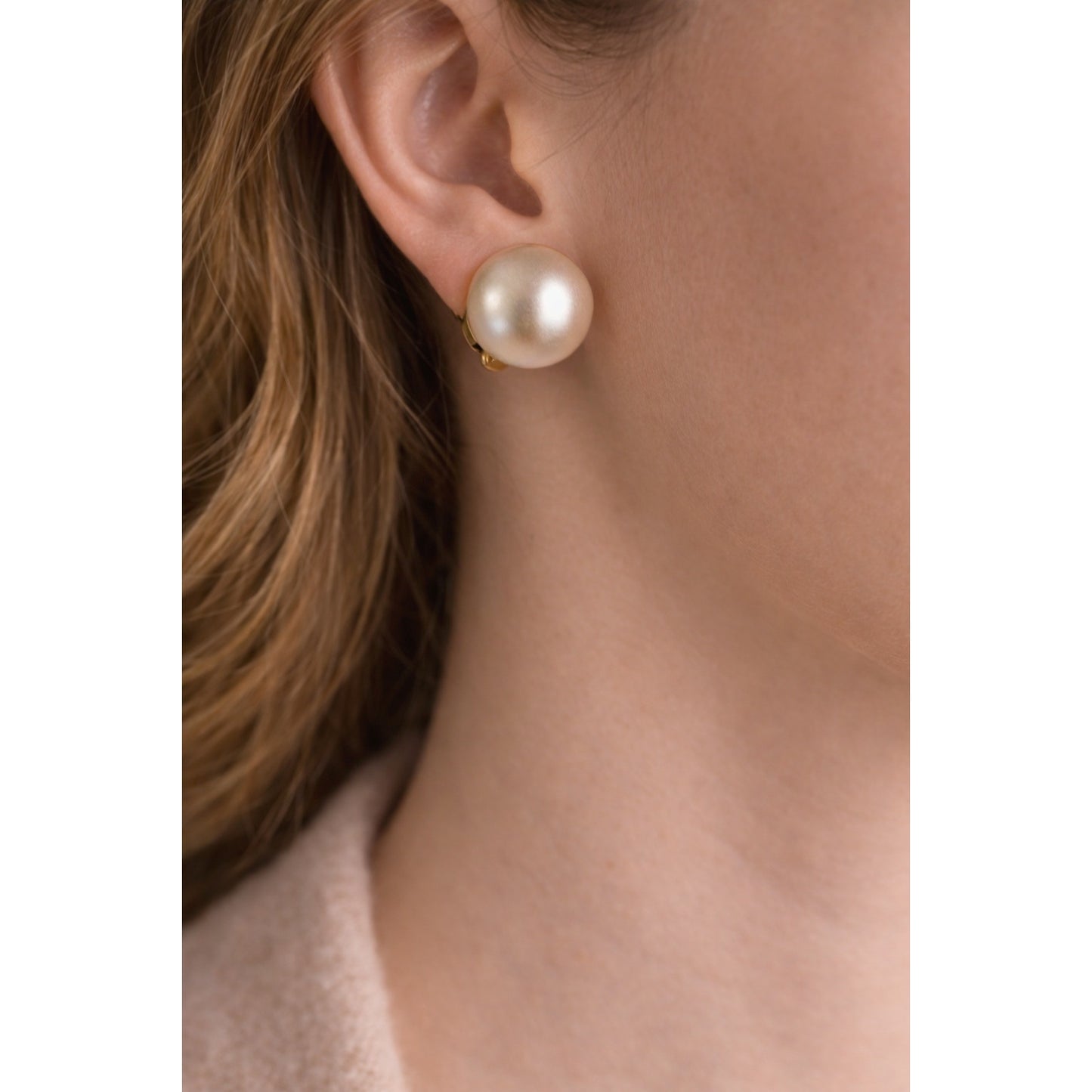 Vintage Faux Pearl Clip On Earrings Large 3/4 Round Classic Gold Tone