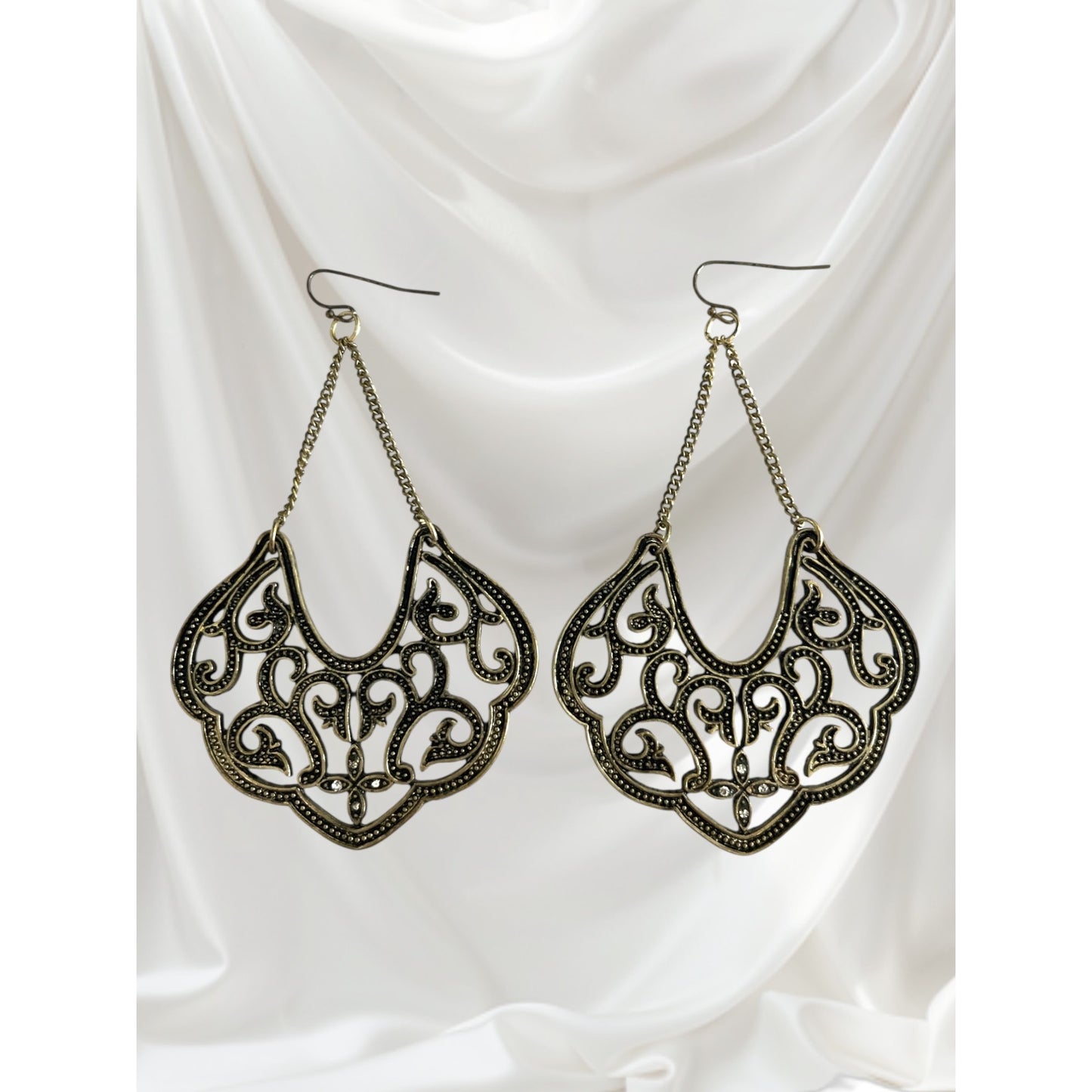 Vintage 1990s–2000s Gold-Tone Filigree Dangle Earrings – Ornate Boho Scroll Design