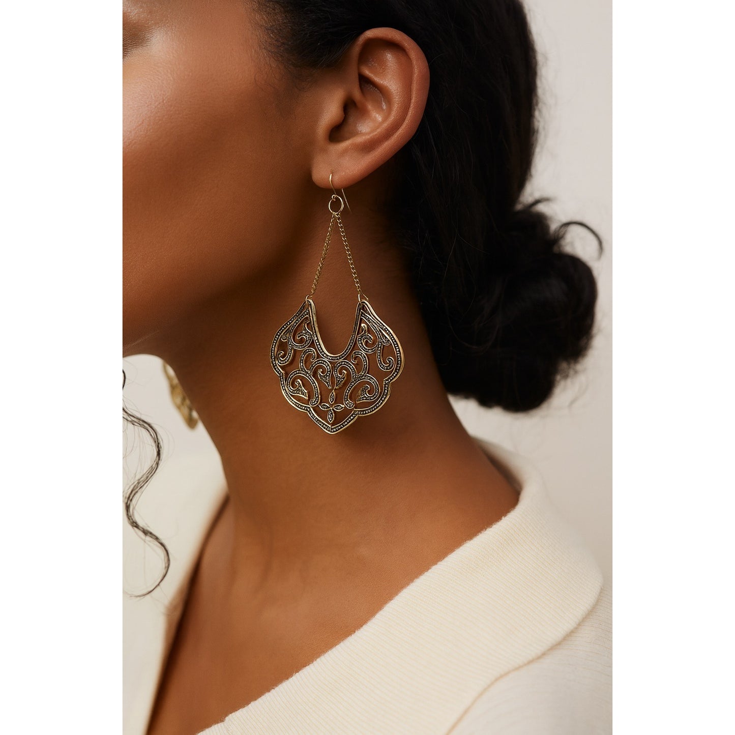 Vintage 1990s–2000s Gold-Tone Filigree Dangle Earrings – Ornate Boho Scroll Design