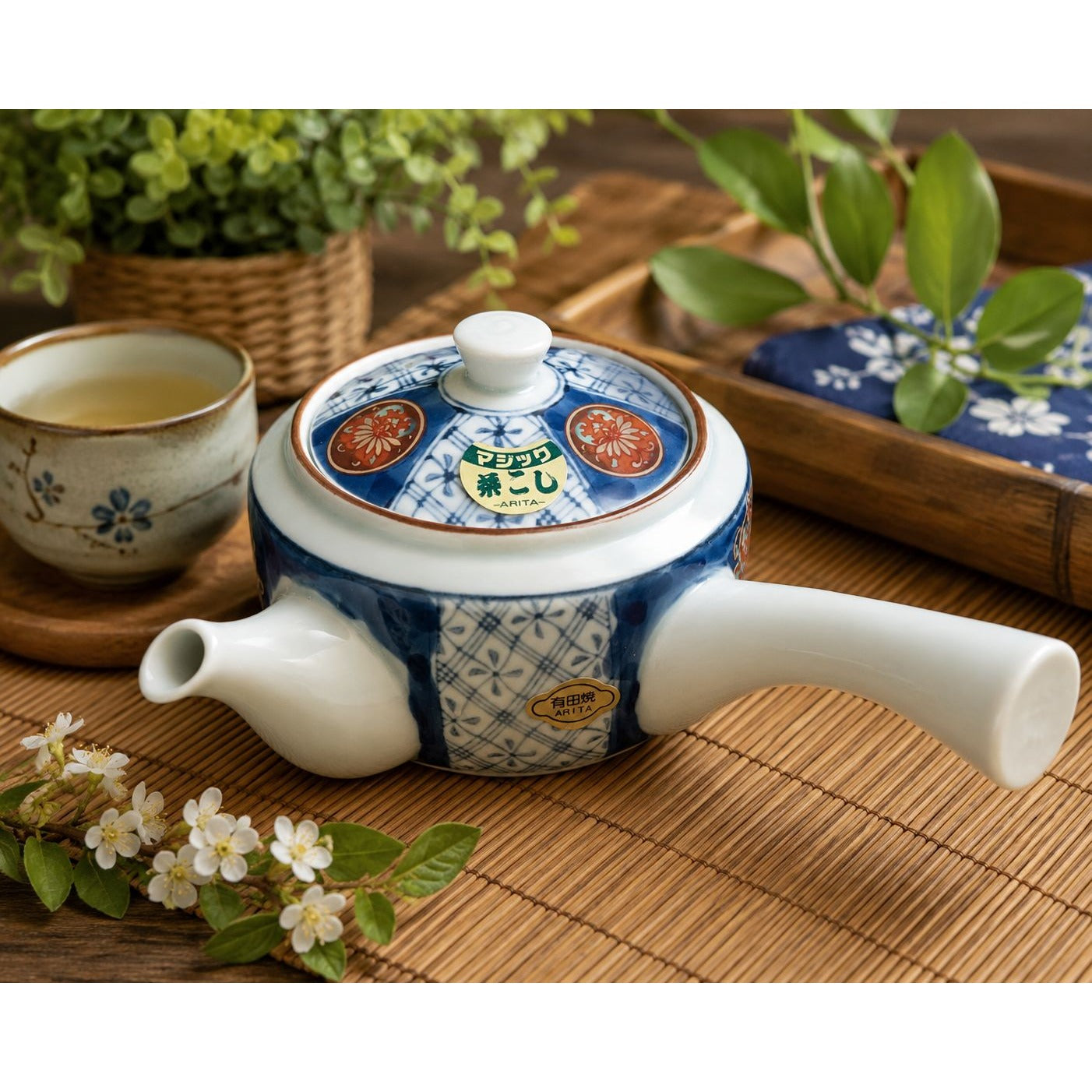 Arita Japan Kyusu Side Handle Teapot Blue White Floral Porcelain Tea Pot with Strainer