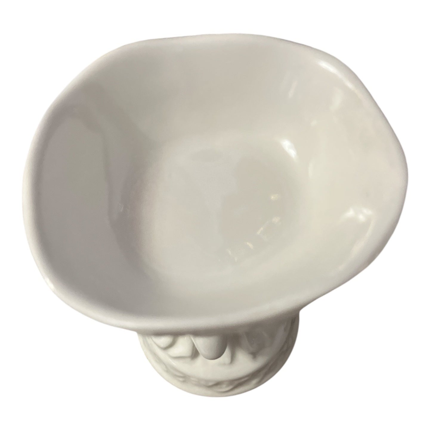 Vtg White Cherub Compote Dish – Made in England, Glossy Porcelain, Scalloped Rim, Mid-Century Baroque Style, 5.5"
