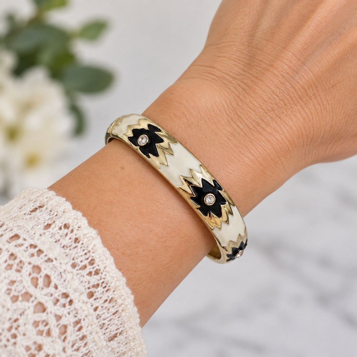 Vintage Black White Enamel Flower Rhinestone Gold Tone Hinged Bangle Bracelet 2.5"
