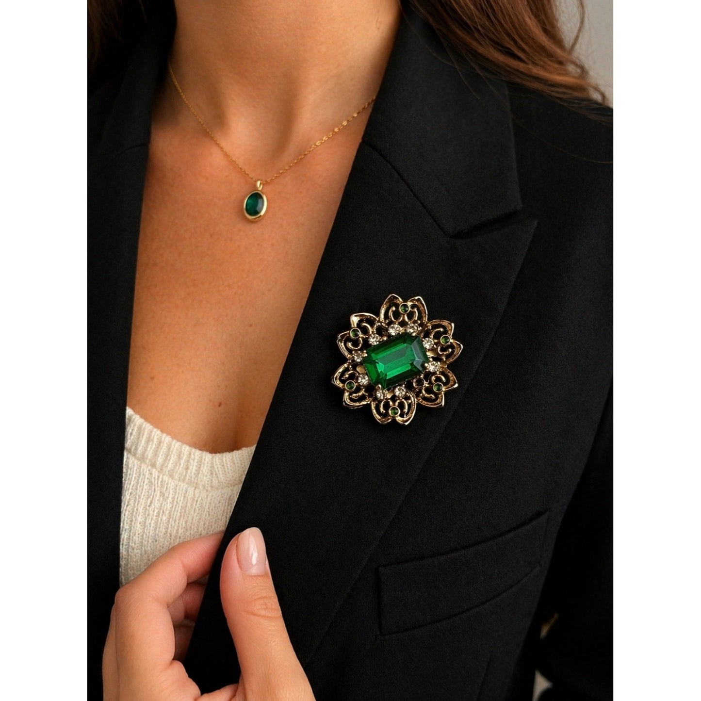 Vintage Emerald Green Rhinestone Brooch Gold Tone Floral Pin Statement Jewelry 1.25”
