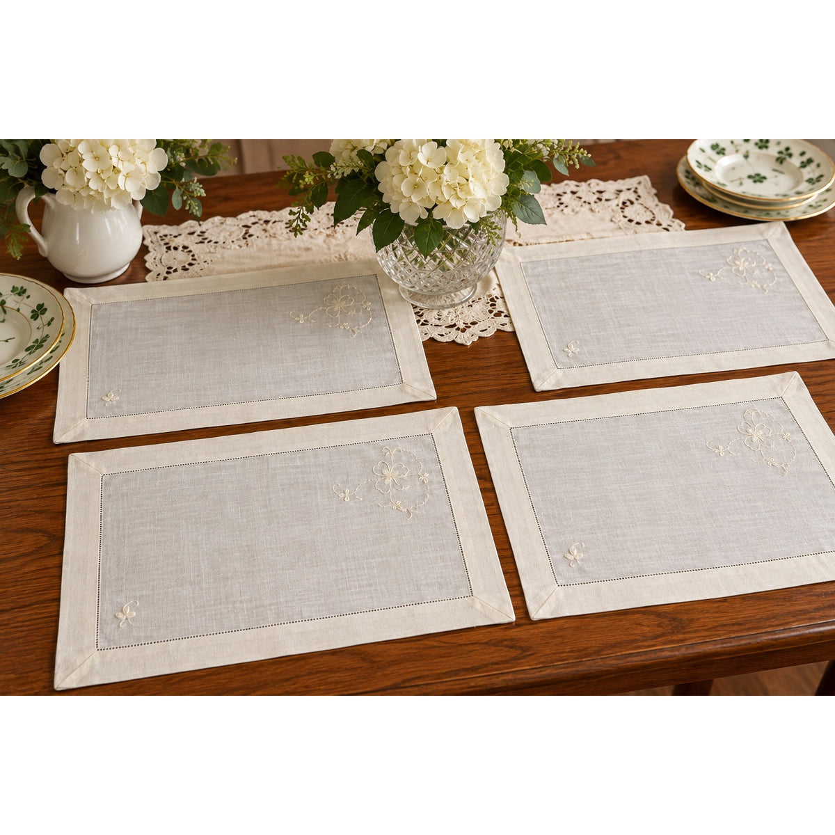 Vintage 1960s Shamrock Irish Linen Luncheon Placemats Embroidered 18x12 Set of 4