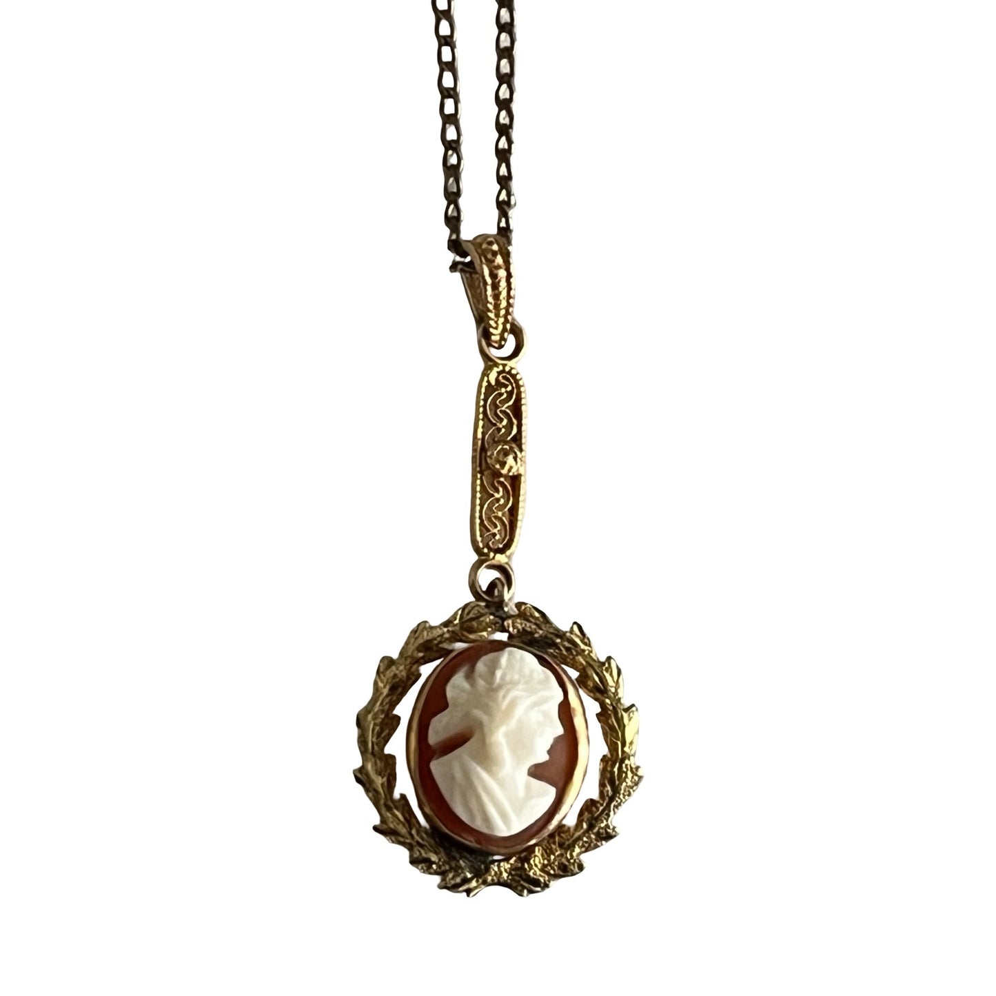 Vintage Cameo Pendant Necklace Gold Tone Oval Lady Cameo 19 Inch