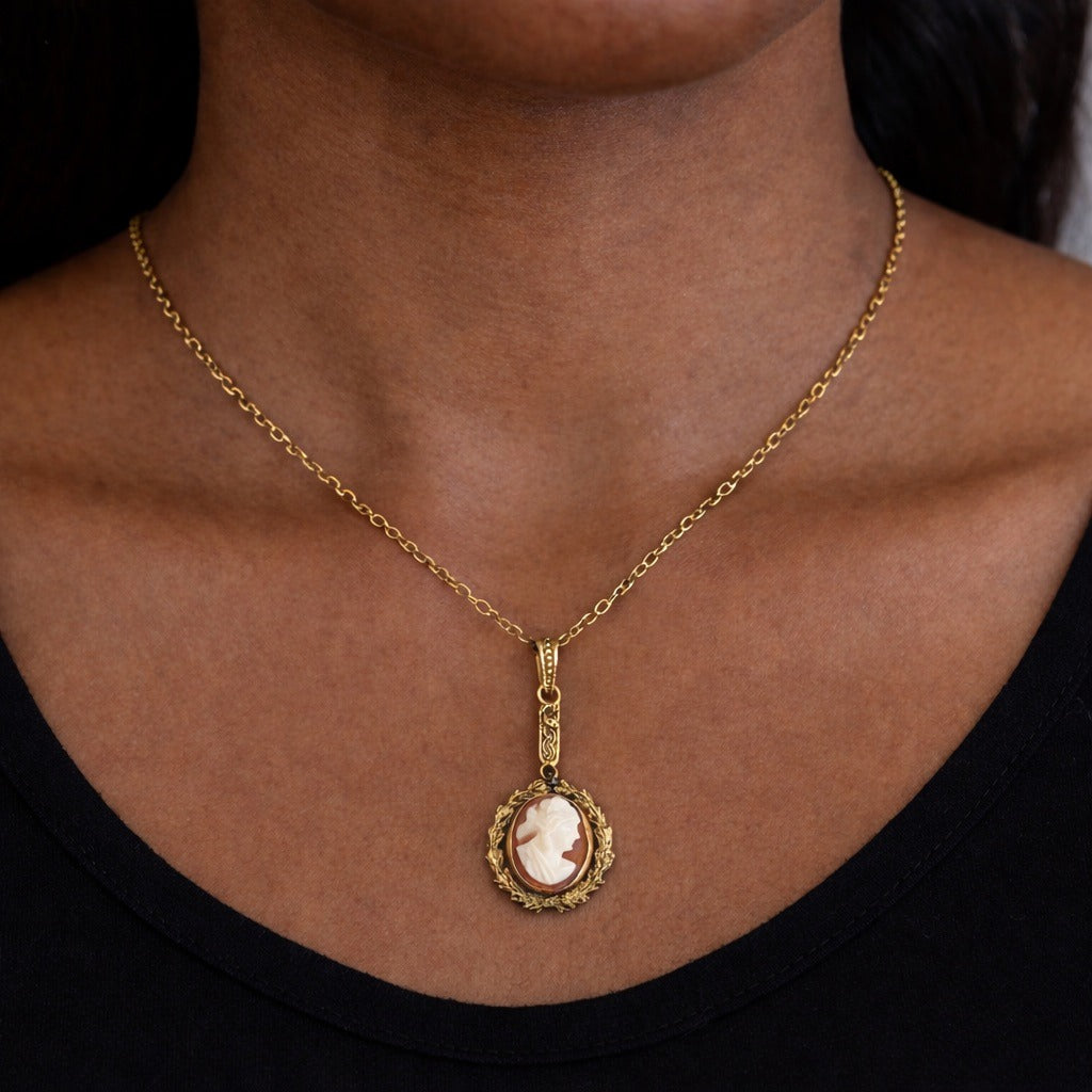 Vintage Cameo Pendant Necklace Gold Tone Oval Lady Cameo 19 Inch