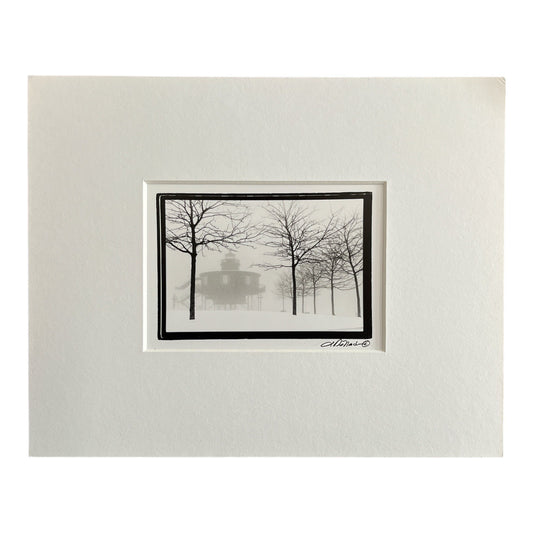 Laura DeNardo Signed Black & White Photograph – Baltimore Scene – Matted Fine Art
