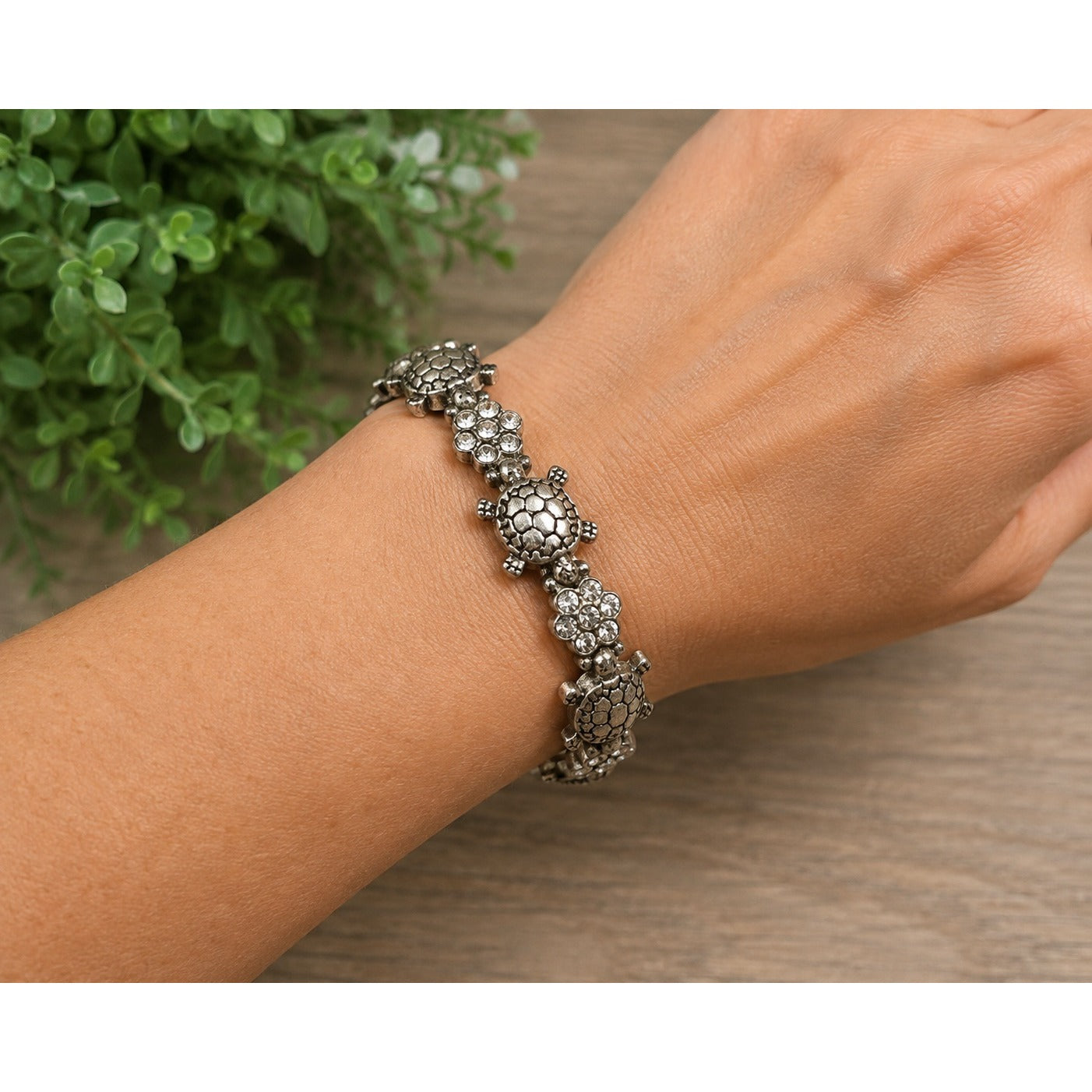 Vintage Silver Tone Sea Turtle Rhinestone Link Bracelet Coastal Ocean Jewelry