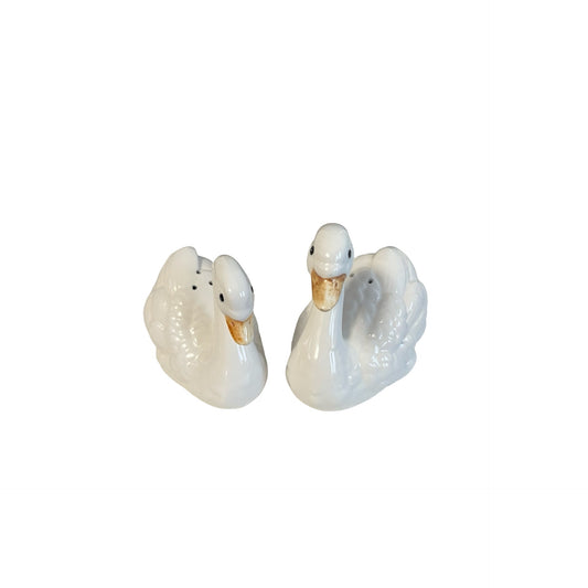Vintage Swan Salt and Pepper Shakers FF Japan Taiwan White Ceramic 3 Inch Figurines