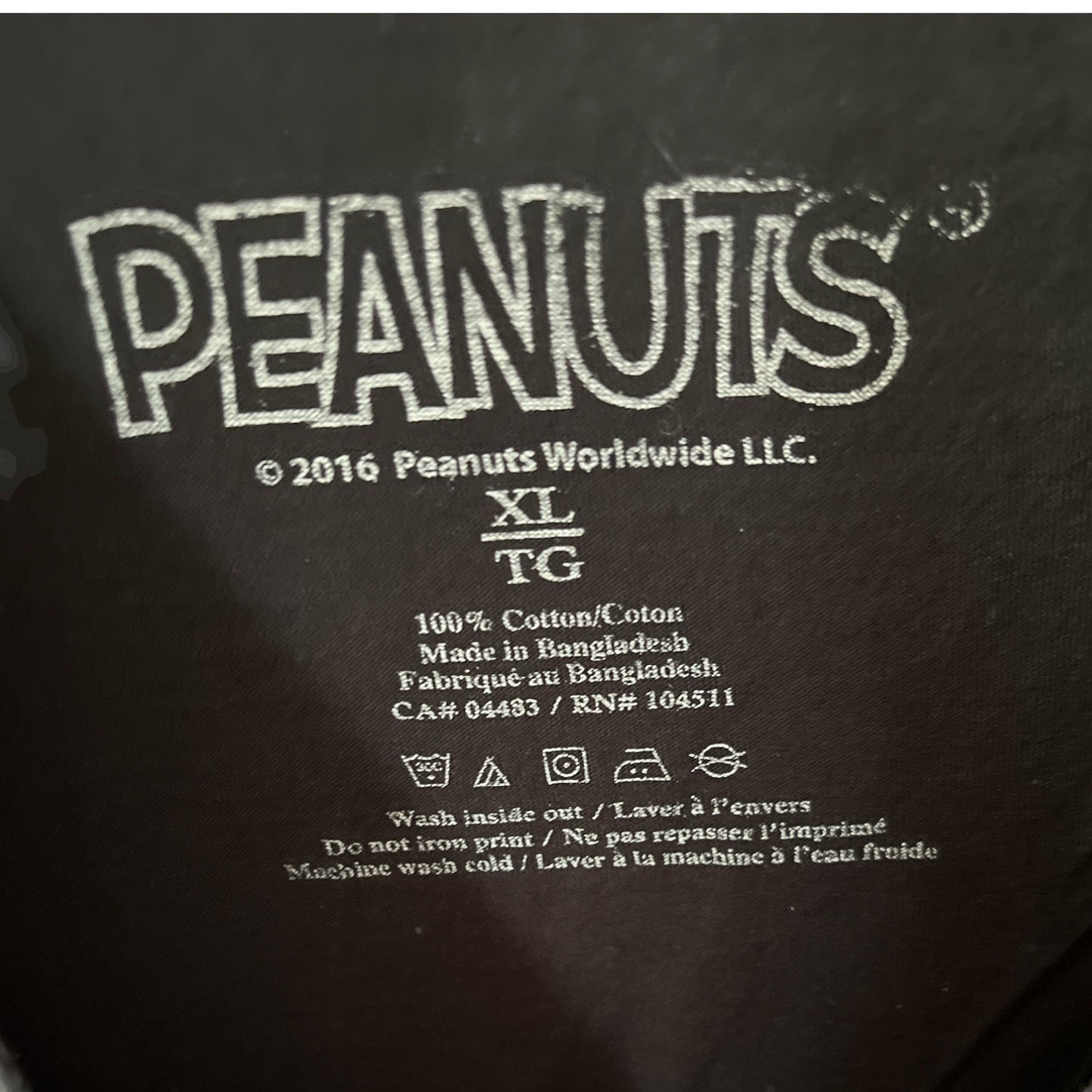 2016 Peanuts Snoopy Holiday Season Short-Sleeve T-Shirt – Black – XL