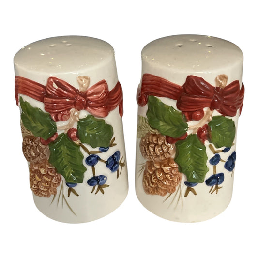 Vintage Otagiri Christmas Salt & Pepper Shakers Pinecones Holly Ribbon Holiday Set Taiwan