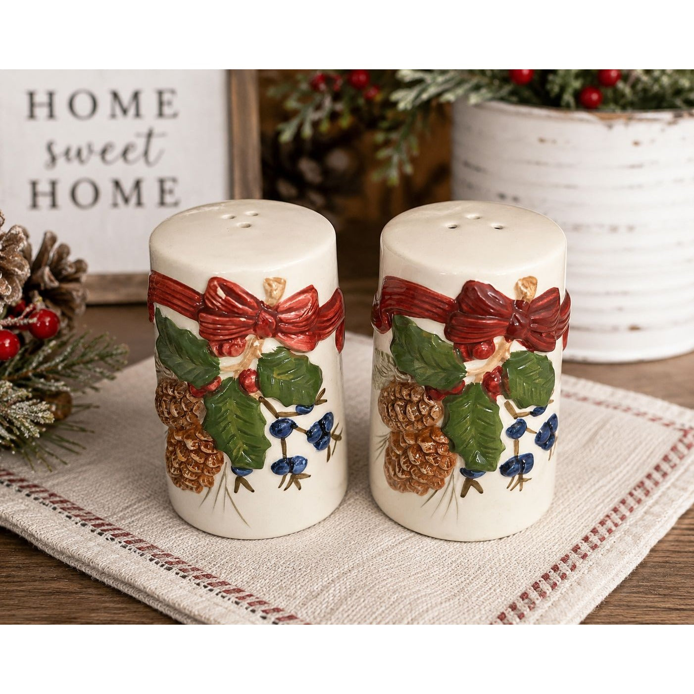 Vintage Otagiri Christmas Salt & Pepper Shakers Pinecones Holly Ribbon Holiday Set Taiwan