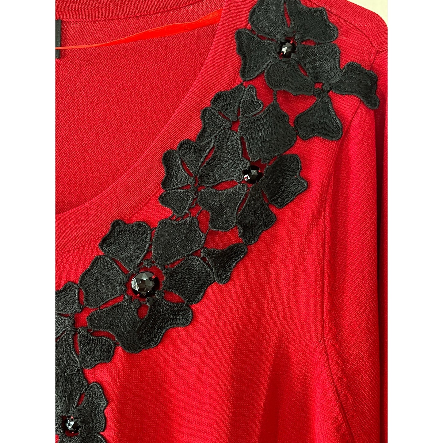 Dressbarn Collection Women’s 22/24 Red Cropped Cardigan with Black Floral Appliqué NWT