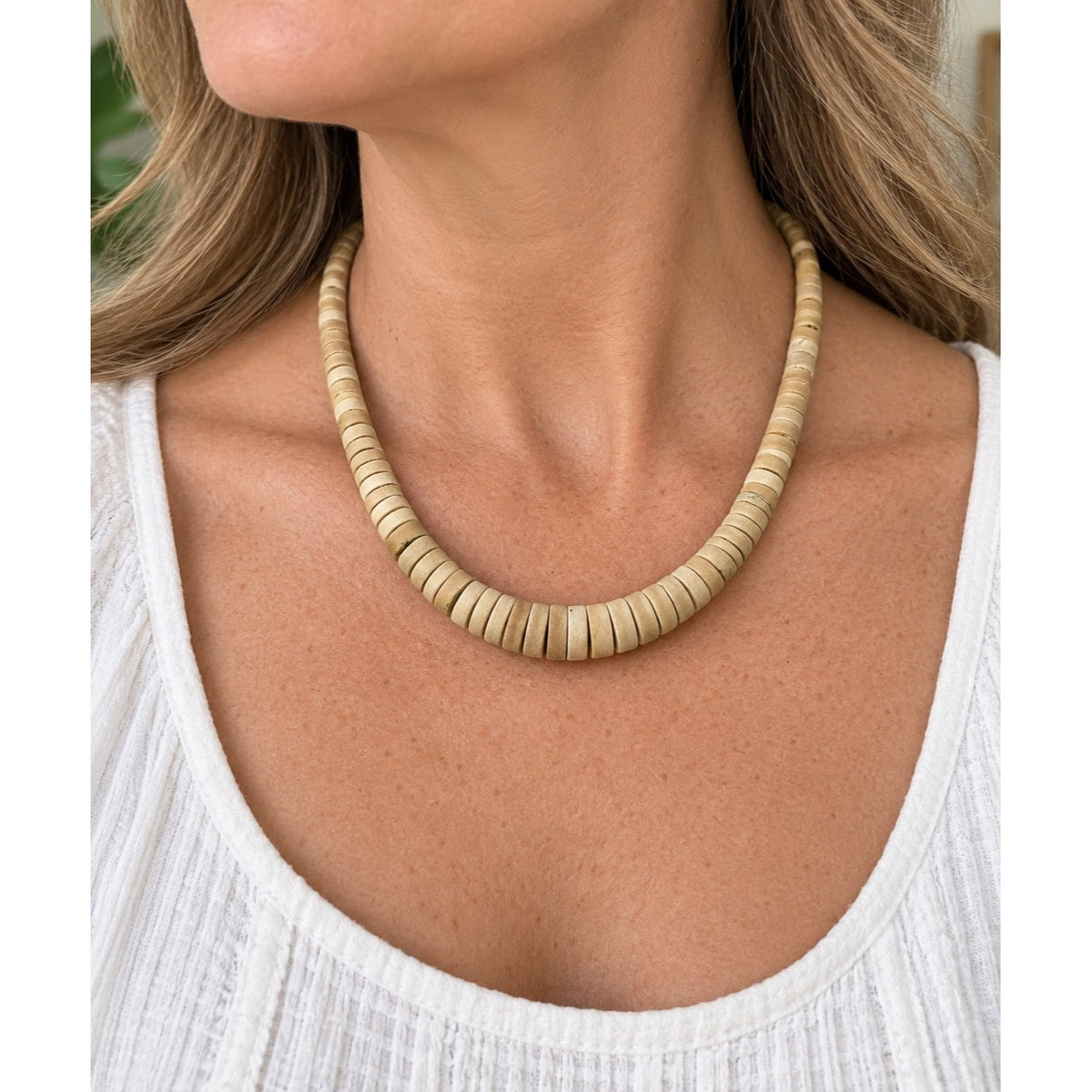 Vintage 1970s Graduated Natural Heishi Disc Choker Necklace 16 Inch