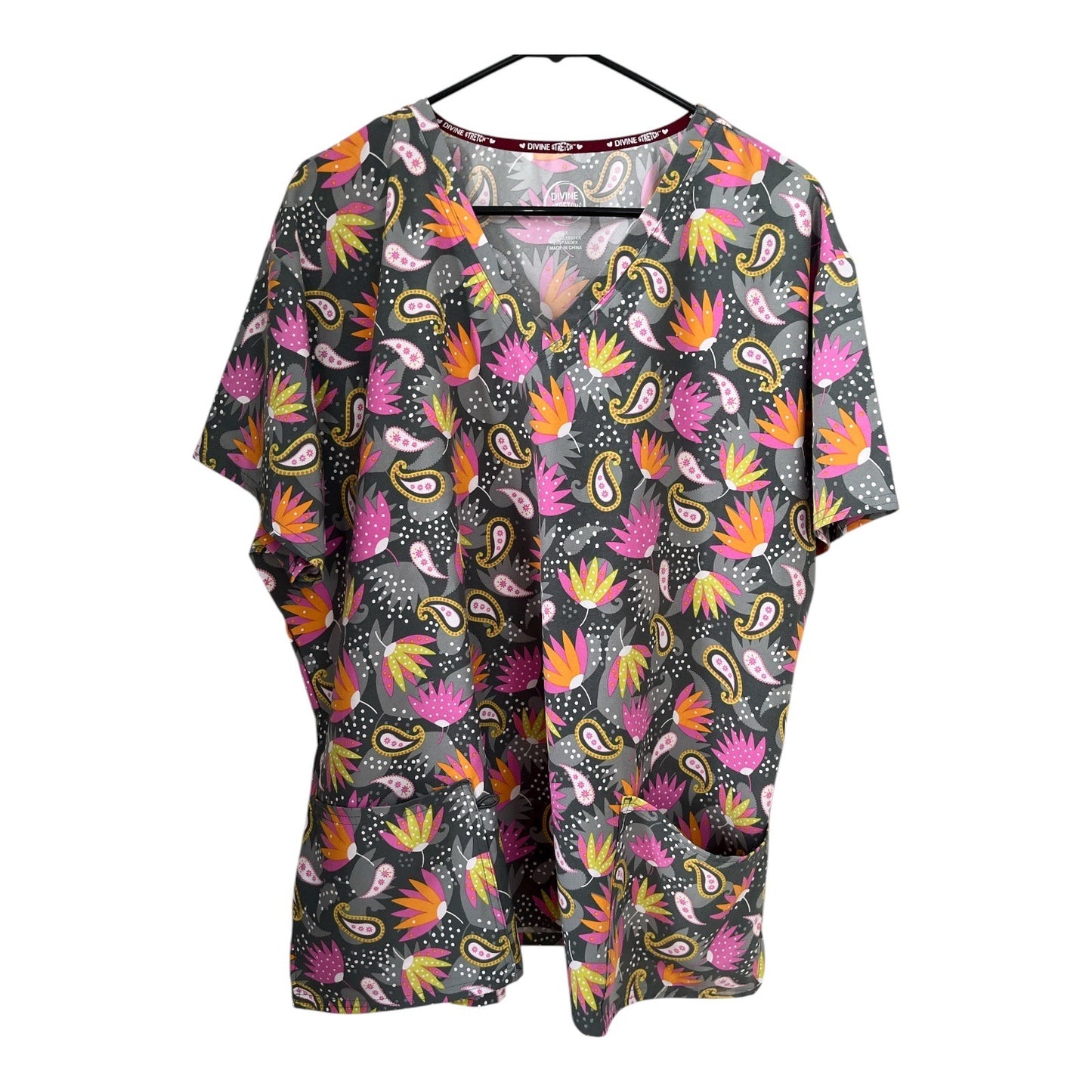 Divine Scrubs Women’s 2X Top – Paisley Floral Print Gray Pink Orange Short Sleeve – RN 142699