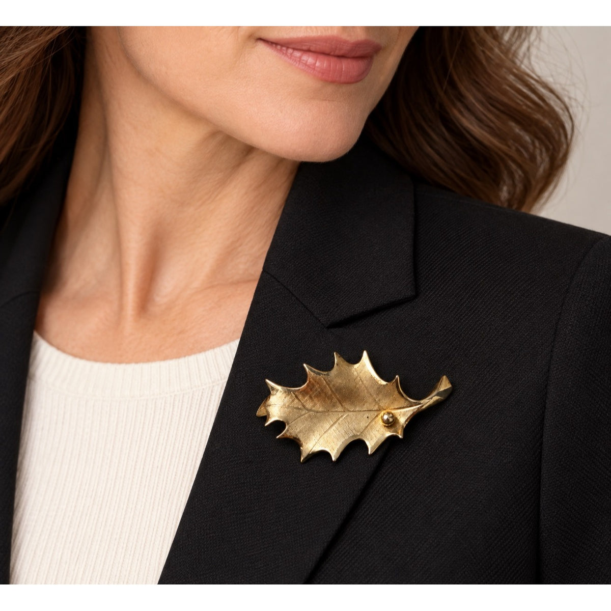 Vintage Giovanni Gold Tone Textured Oak Leaf Brooch Pin 2.5" Signed