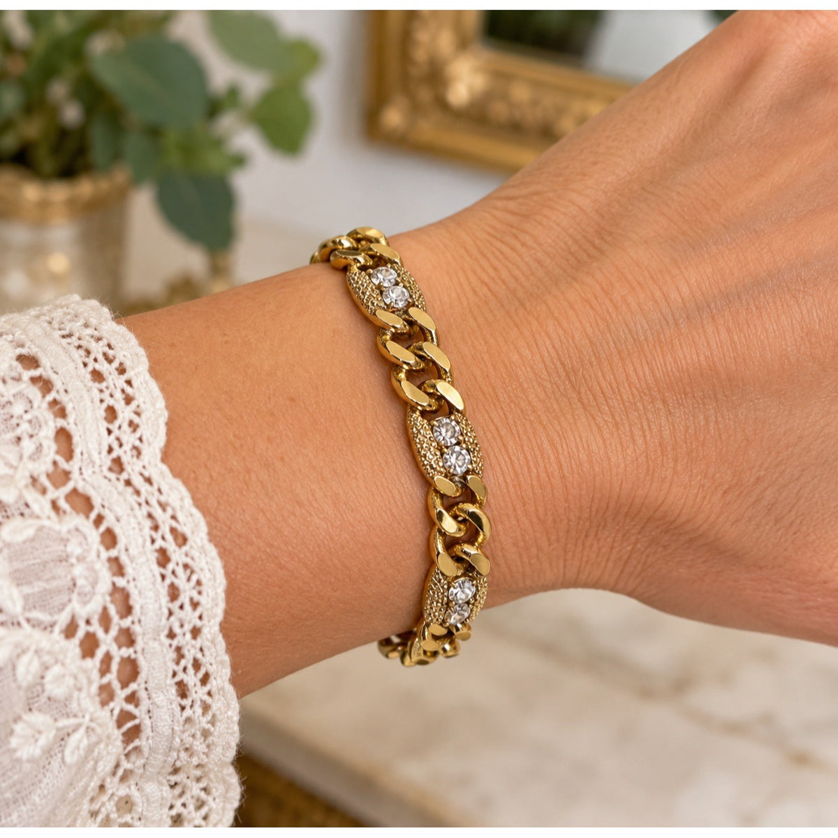 Vintage 1950s Gold Tone Curb Link Clear Rhinestone Bracelet 6.5"