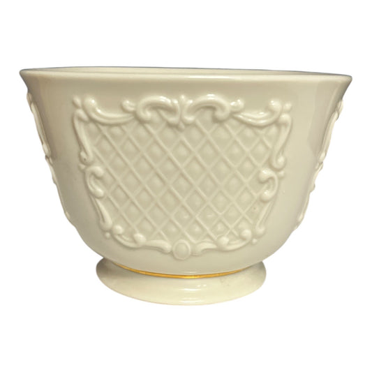 1990s–2000s Lenox Ivory Porcelain Bowl – Lattice & Scroll Relief – Gold Trim