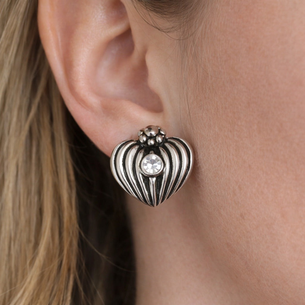 Vintage Ribbed Heart Rhinestone Clip On Earrings Silver Tone Romantic Jewelry