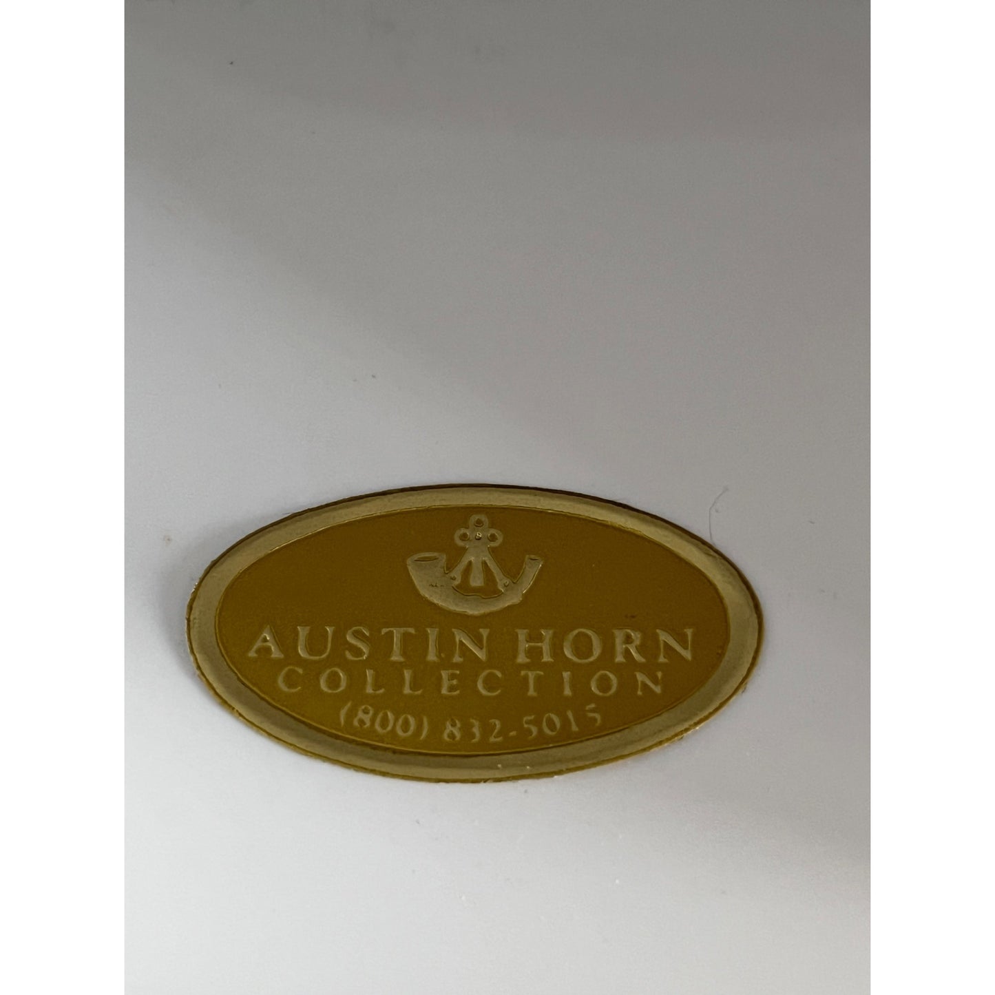 Austin Horn Collection Cream Damask Tissue Box Cover Gold Tassel Vanity Bath Decor