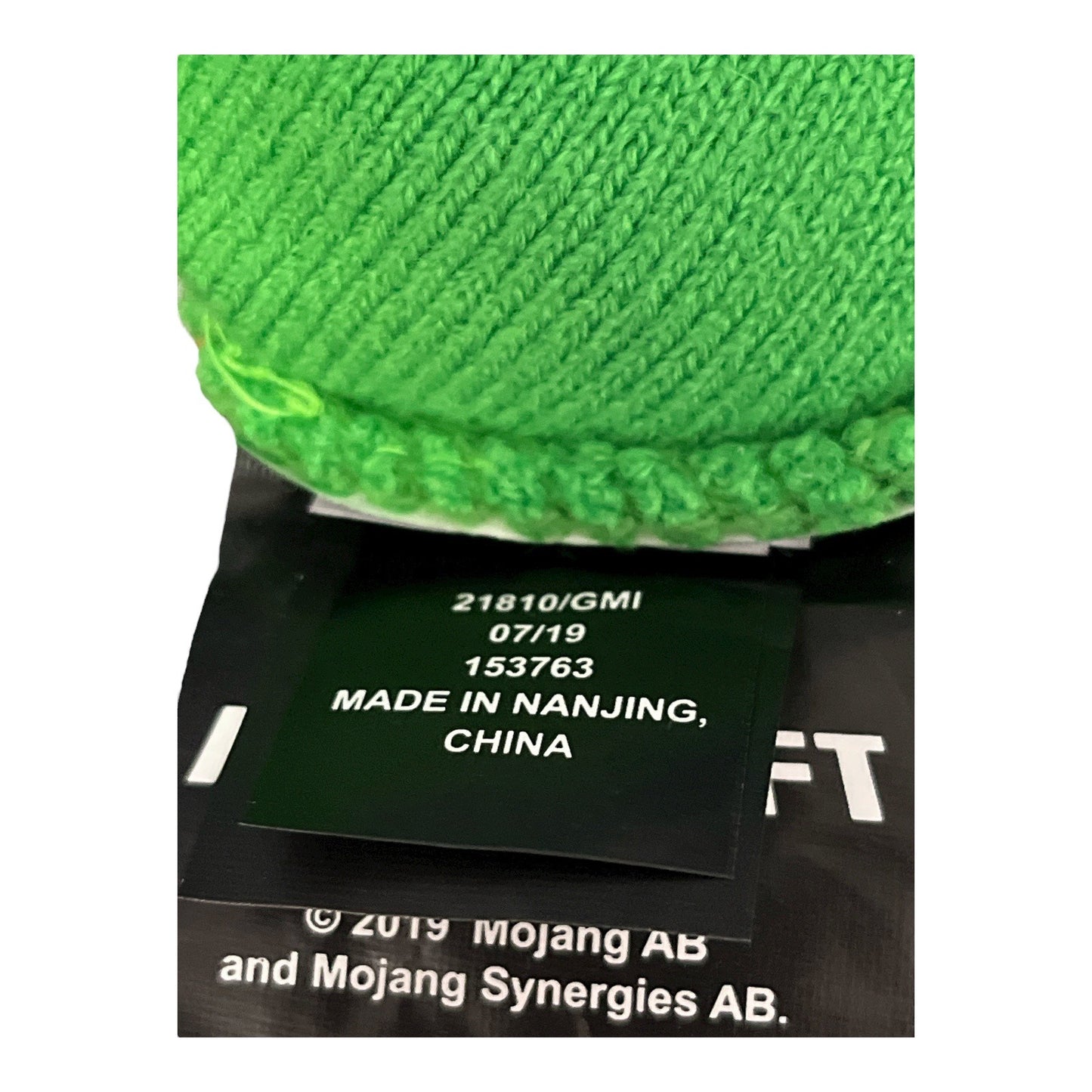 Minecraft Creeper Pom Beanie Hat – Green Pixel Pattern NWT – 2019 Mojang