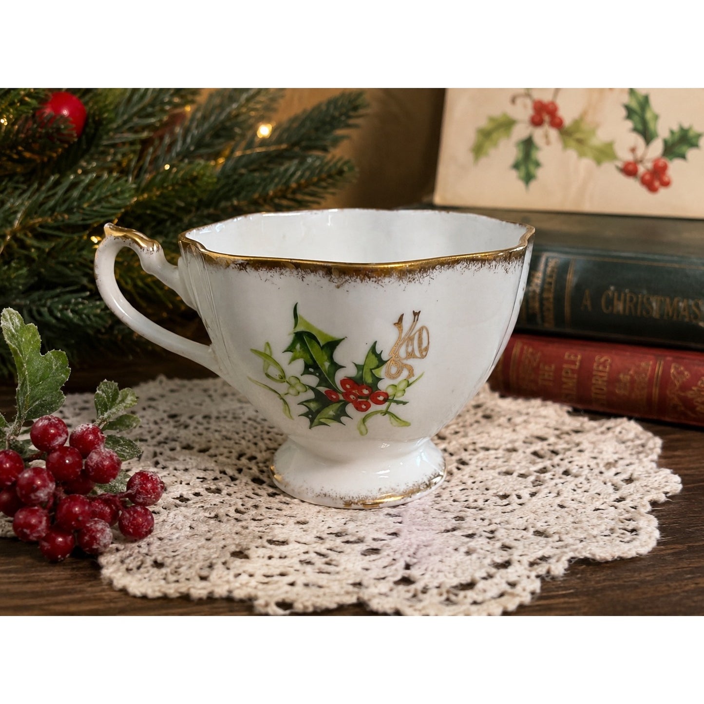 Vintage Queen Anne Yuletide Fine Bone China Teacup Holly Berries Gold Trim England