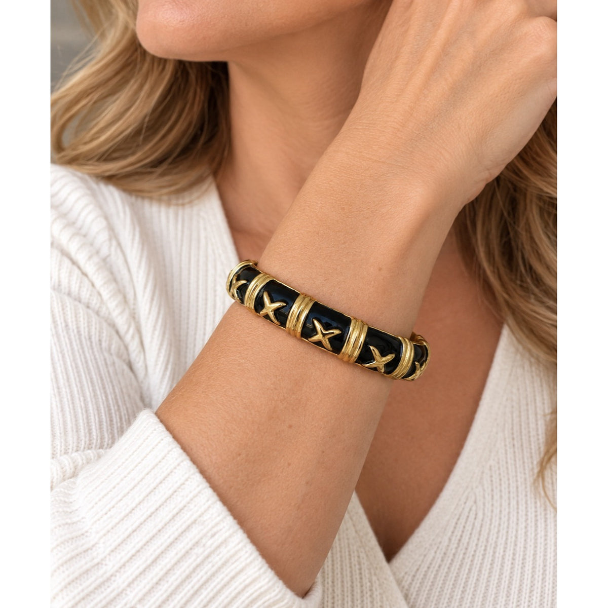 Vintage 1980s Black Enamel Gold Tone X Kiss Hinged Bangle Bracelet
