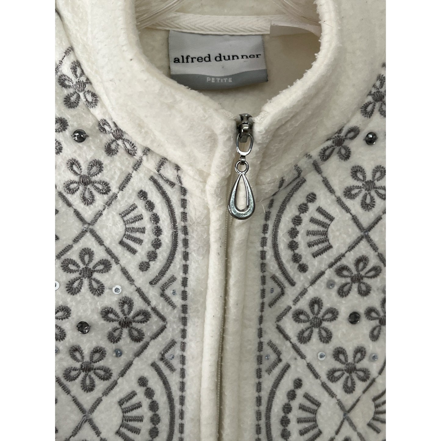Alfred Dunner Women’s Medium Petite White Fleece Jacket Embroidered Zip Front