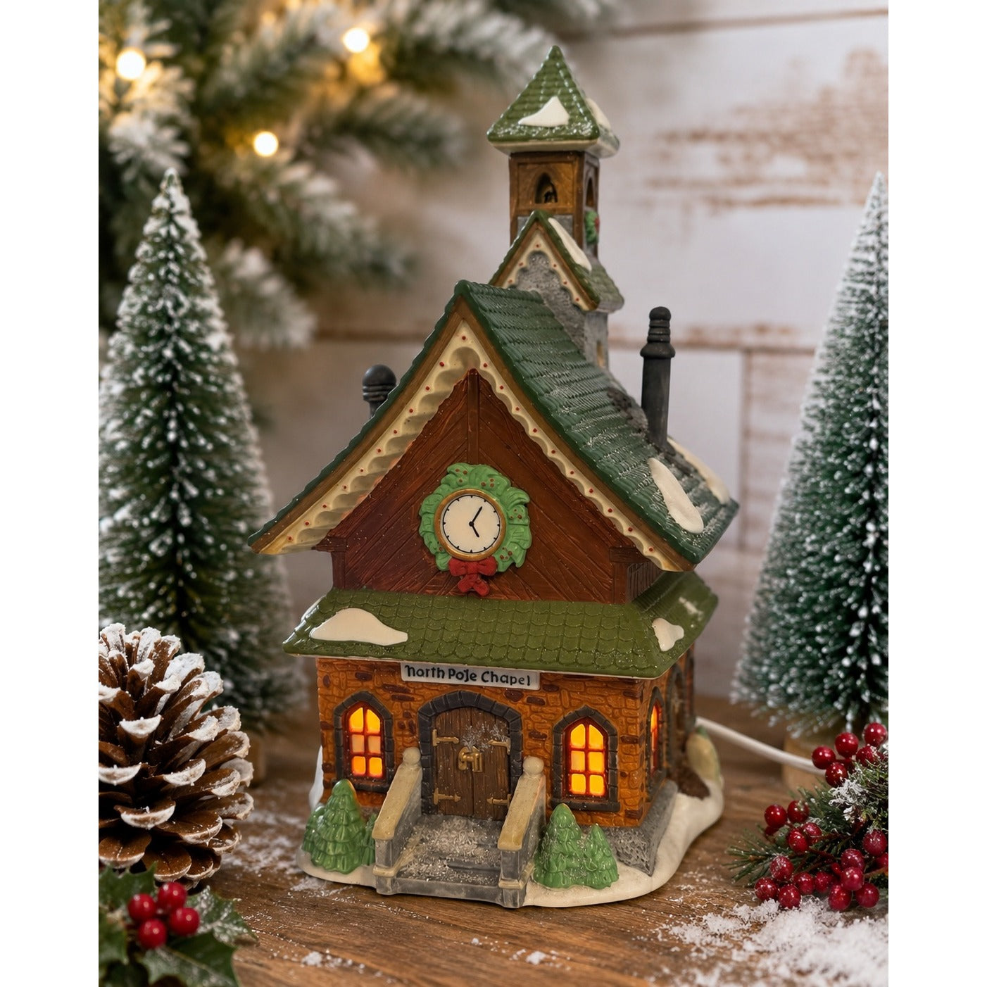 Department 56 North Pole Chapel Lighted Christmas Village Building 1993 North Pole Series