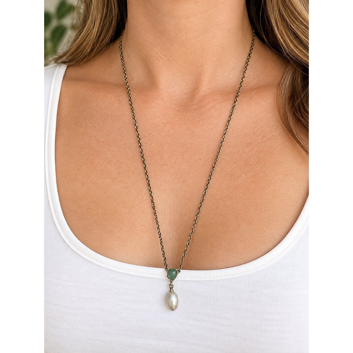 Gold Tone Green Stone Faux Pearl Drop Necklace 17 Inch