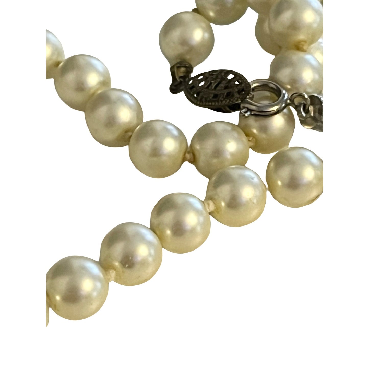 Vintage Freshwater Pearl Necklace 18 Inch Hand Knotted Silk Strand Cream Pearls Classic Jewelry