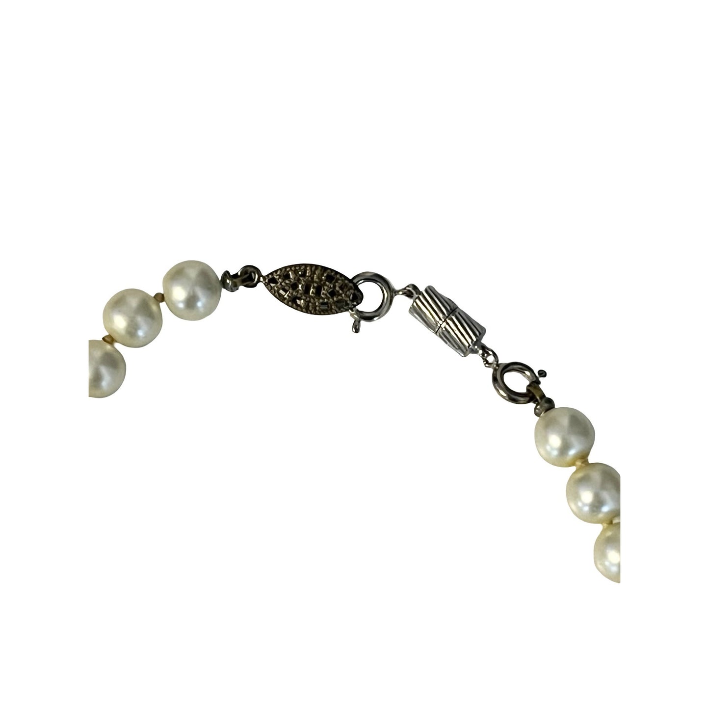 Vintage Freshwater Pearl Necklace 18 Inch Hand Knotted Silk Strand Cream Pearls Classic Jewelry