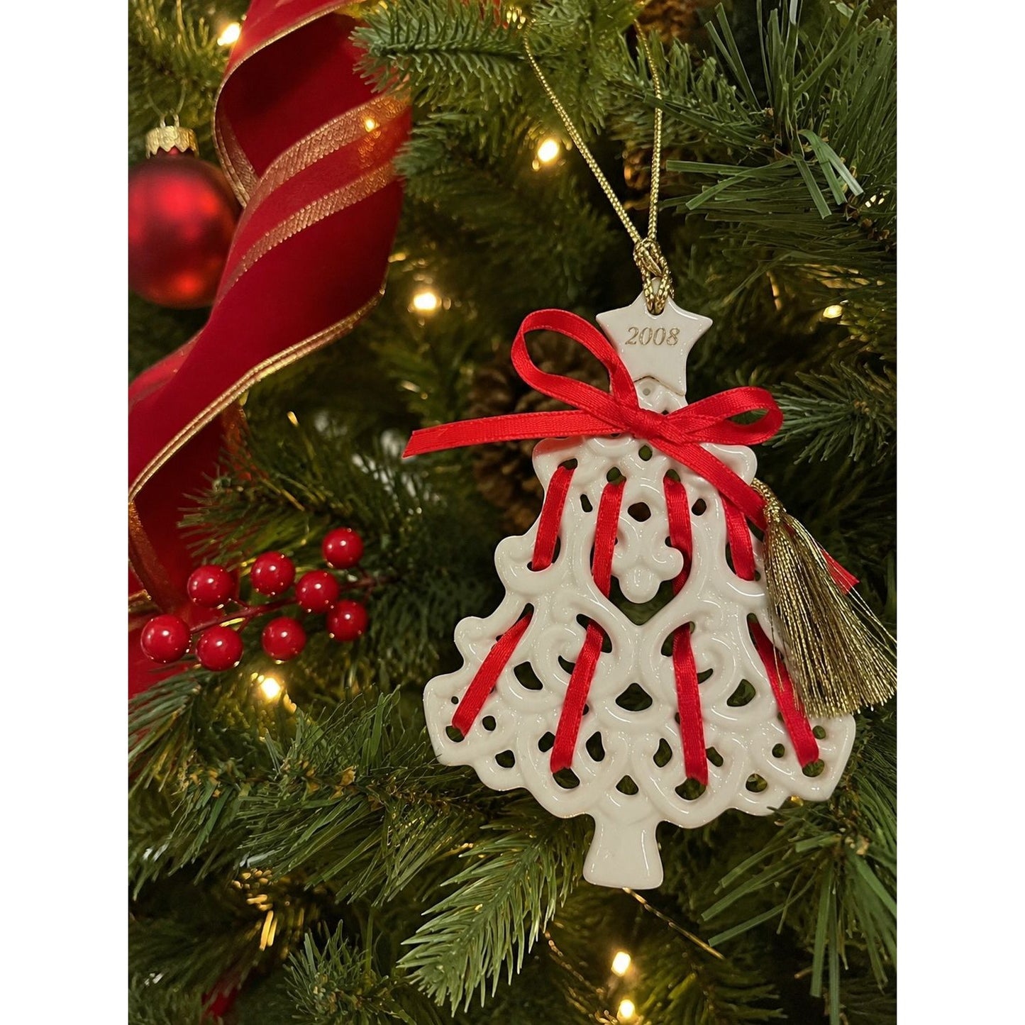 LENOX 2008 Christmas Wrappings Tree Ornament – Ivory Fine China with 24K Gold – Original Box