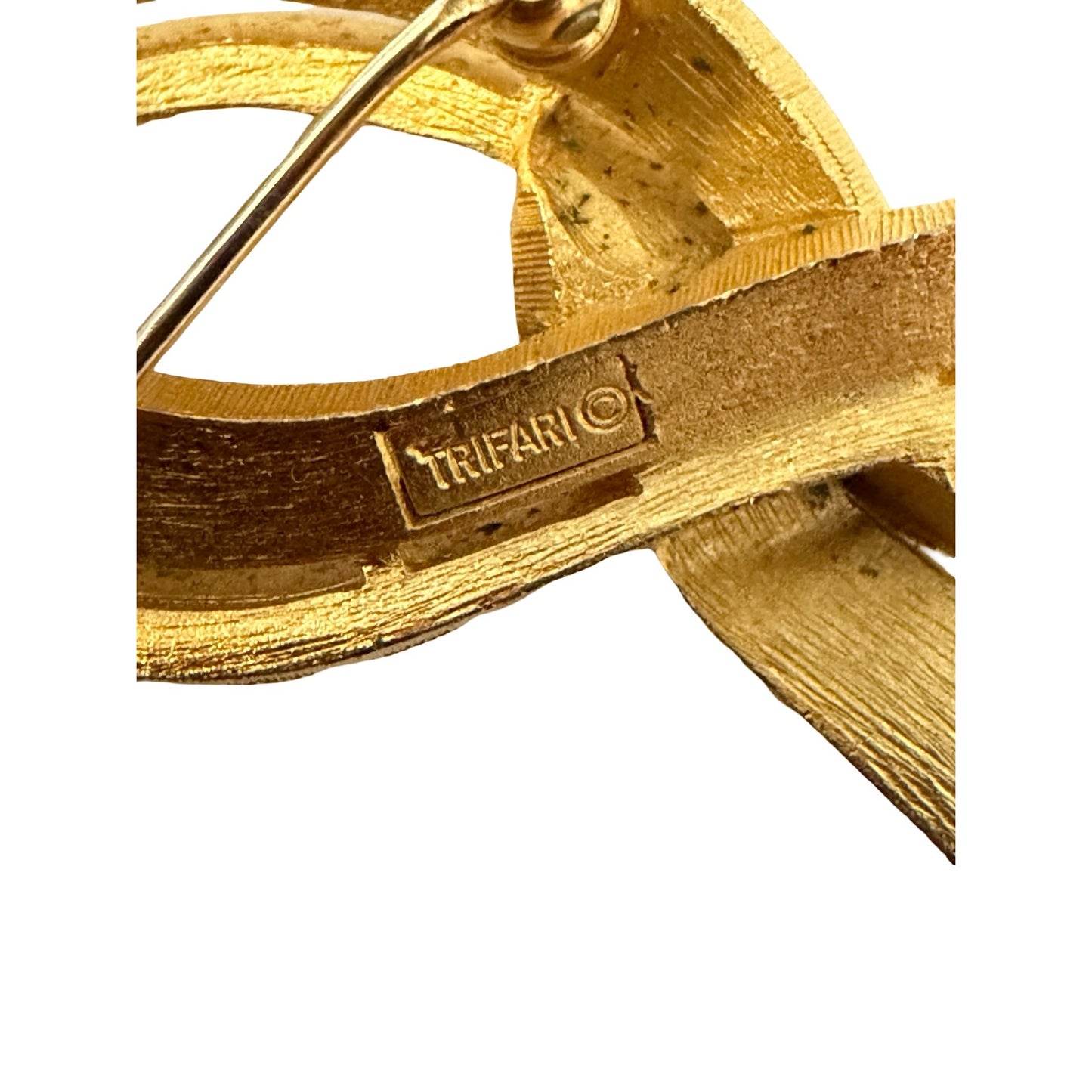 Vintage Trifari Gold Tone Ribbon Brooch Abstract Bow Pin Signed