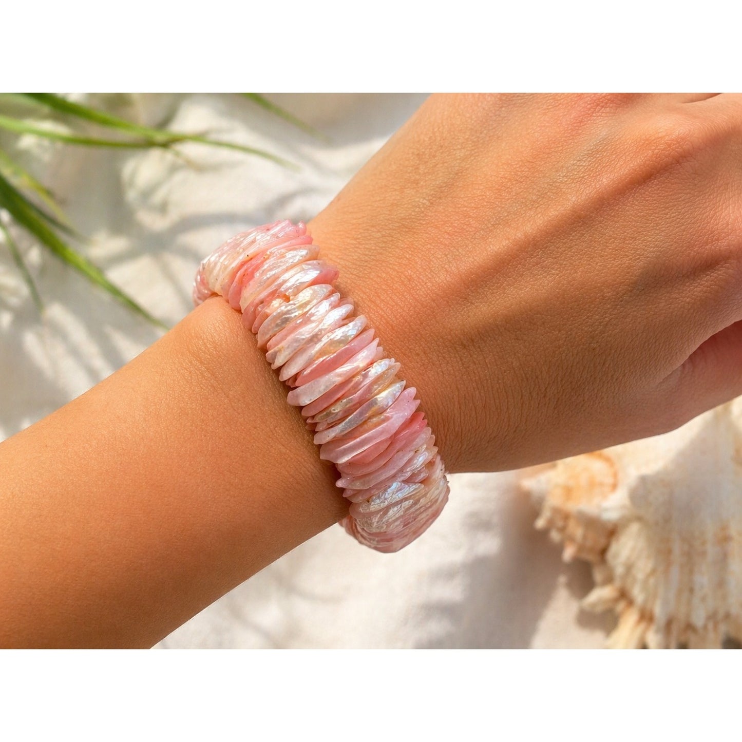 Vintage Pink Mother of Pearl Shell Stretch Bracelet Iridescent Chip Beads Statement